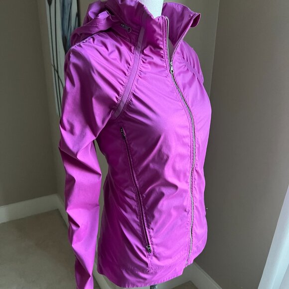 Lululemon Gather and Sprint Jacket in the color Ultra Violet Size 4 - Picture 2 of 5